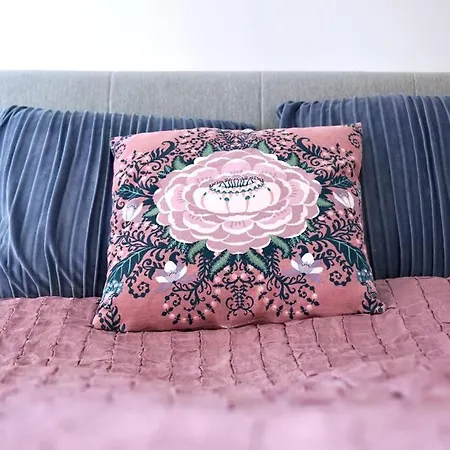 호텔 Unique 1 Bedroom 50m2 In The Heart Of Tampere, Own Entrance 탐페레